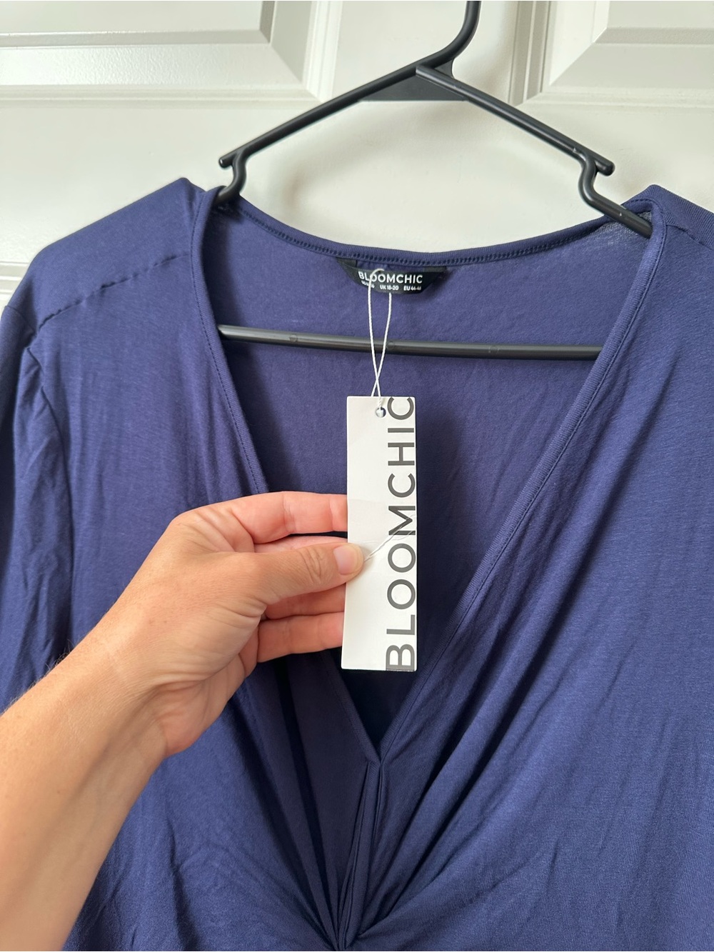 Bloomchic Navy Blue Supersoft Ruched V-Neck T-Shirt Size 14/16 - Picture 3 of 7